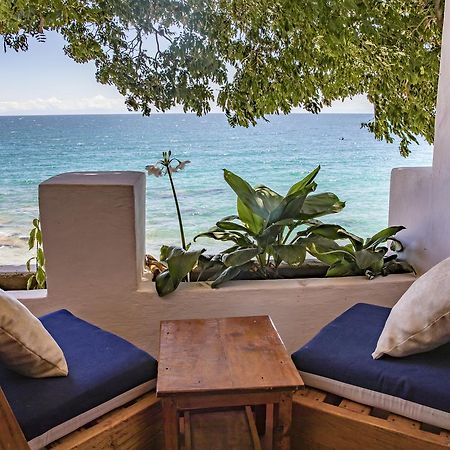 Njaya Lodge Nkhata Bay エクステリア 写真