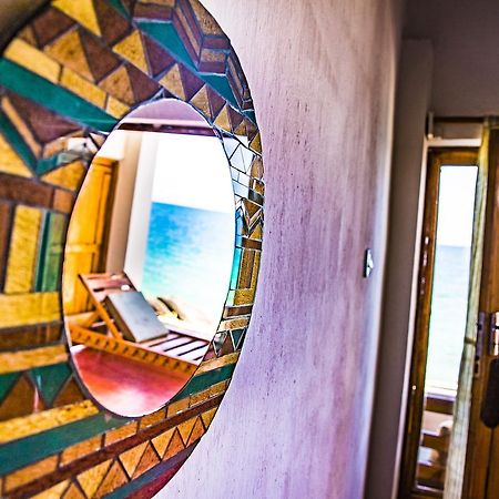 Njaya Lodge Nkhata Bay エクステリア 写真