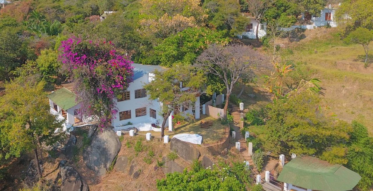 Njaya Lodge Nkhata Bay エクステリア 写真