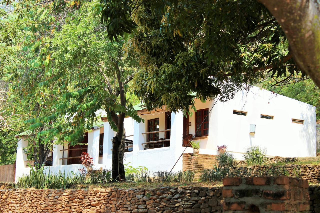 Njaya Lodge Nkhata Bay エクステリア 写真