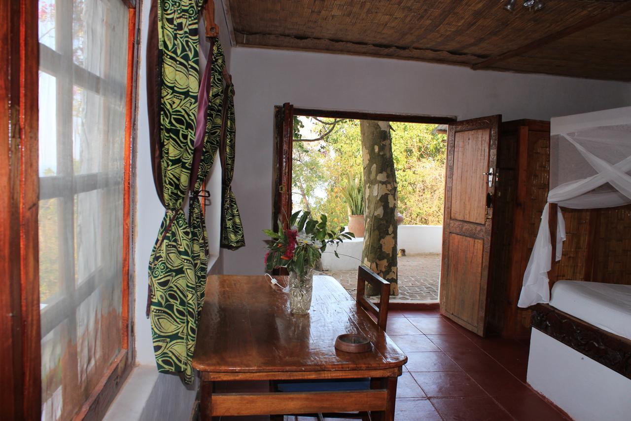 Njaya Lodge Nkhata Bay エクステリア 写真