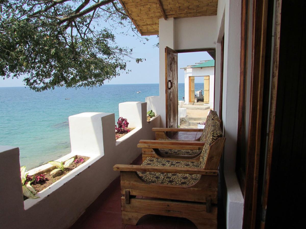 Njaya Lodge Nkhata Bay エクステリア 写真