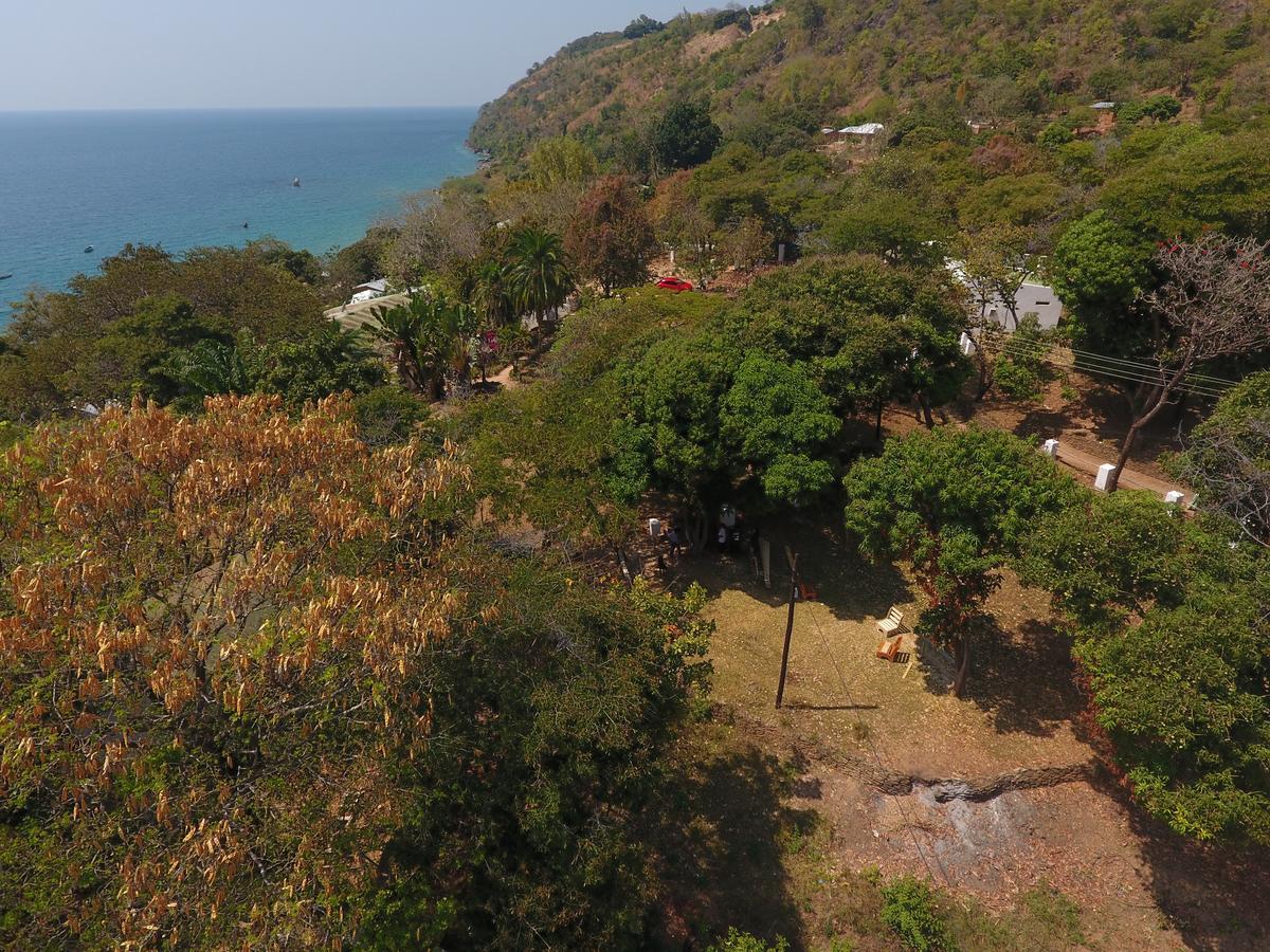 Njaya Lodge Nkhata Bay エクステリア 写真