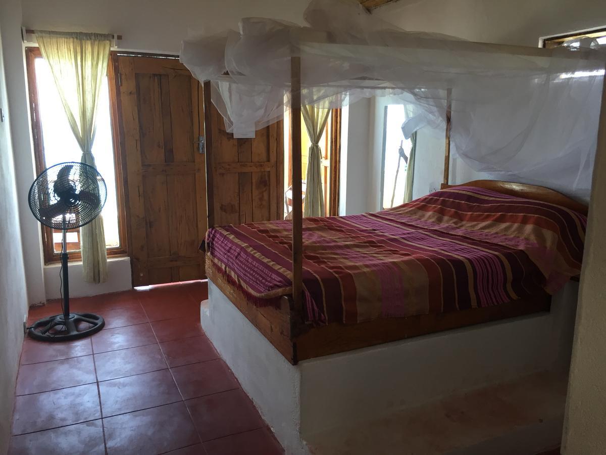 Njaya Lodge Nkhata Bay エクステリア 写真