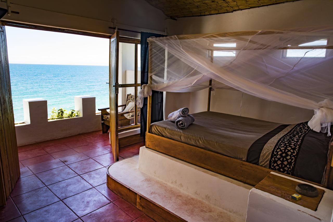 Njaya Lodge Nkhata Bay エクステリア 写真