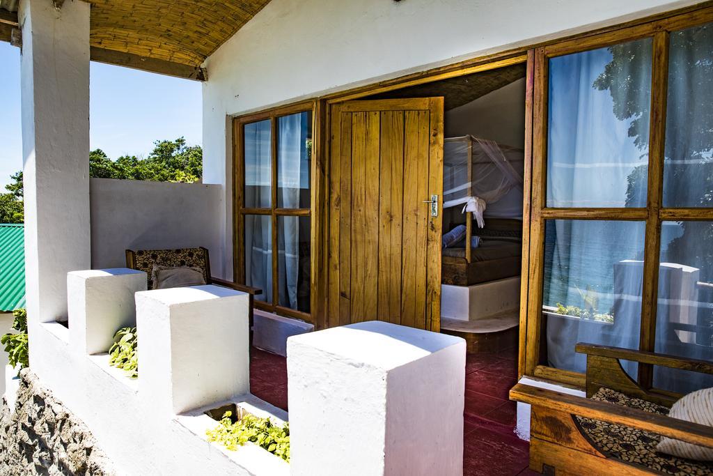 Njaya Lodge Nkhata Bay エクステリア 写真
