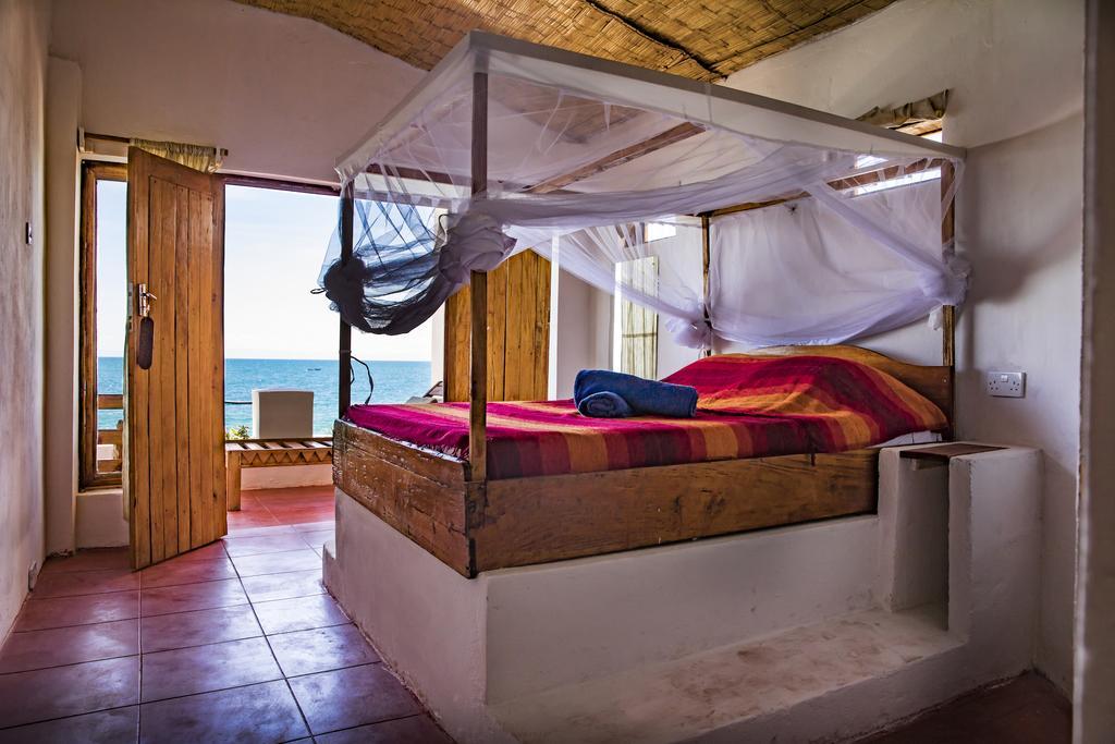 Njaya Lodge Nkhata Bay エクステリア 写真