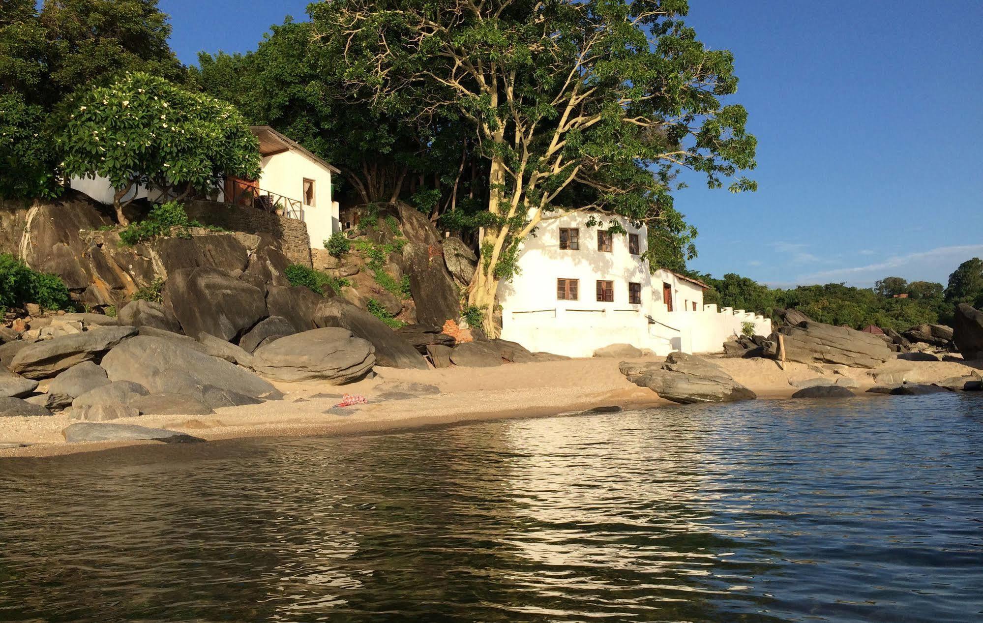 Njaya Lodge Nkhata Bay エクステリア 写真